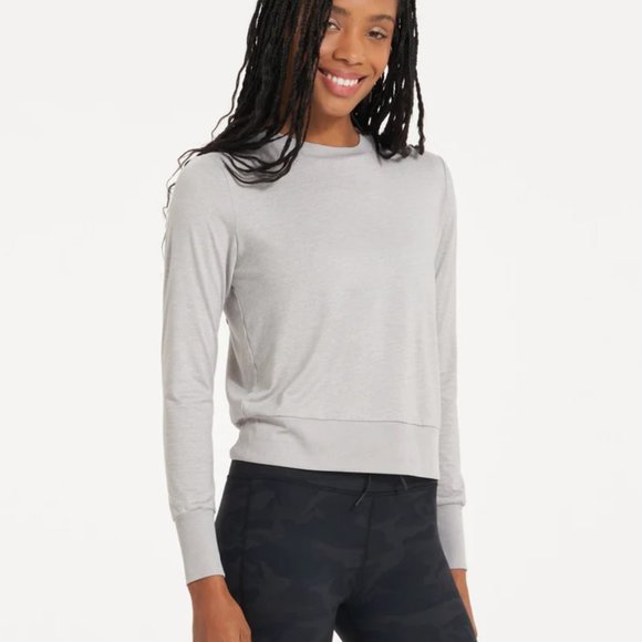 Vuori Tops - Vuori Daydream Crew in Grey